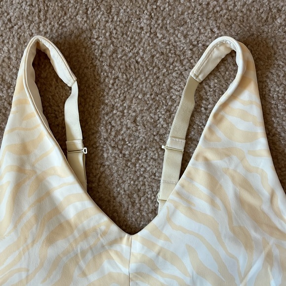 NWT Fabletics All Day Every Day Bra - Picture 2 of 4